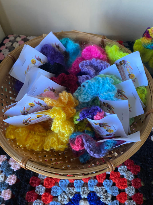 Charlotte’s Crochet Scrunchie- Fancy Yarn